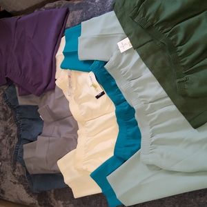 Lot of 6 pants and 1 skirt